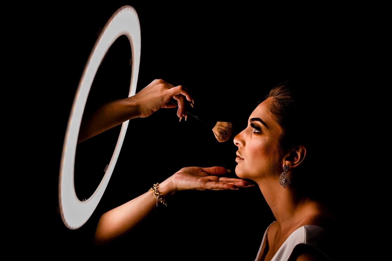 Editorial session under a ring light