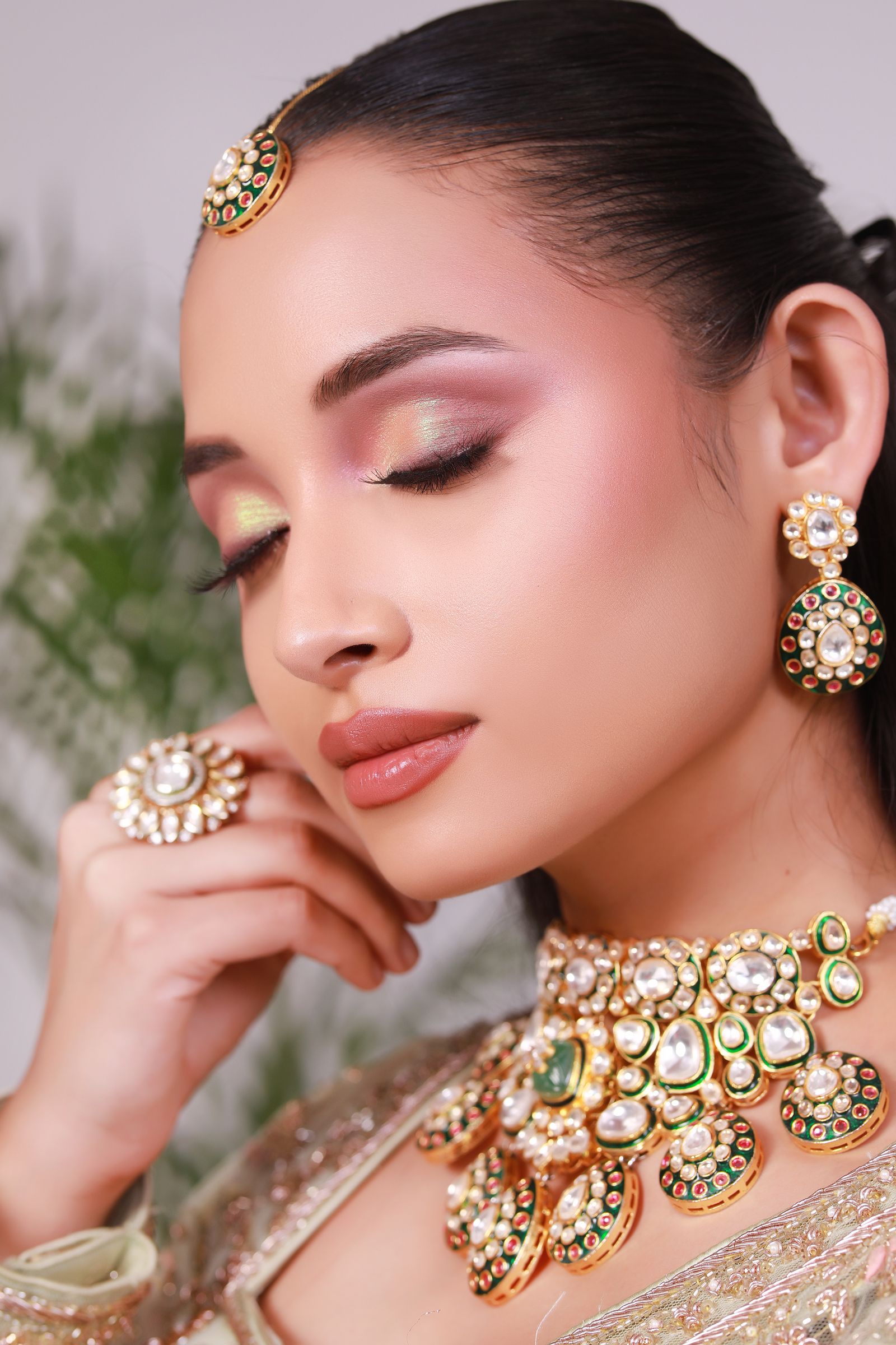 Luminous bridal makeup with a soft rose eye