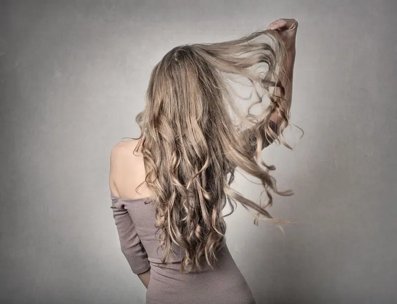 Wavy balayage flip in a studio