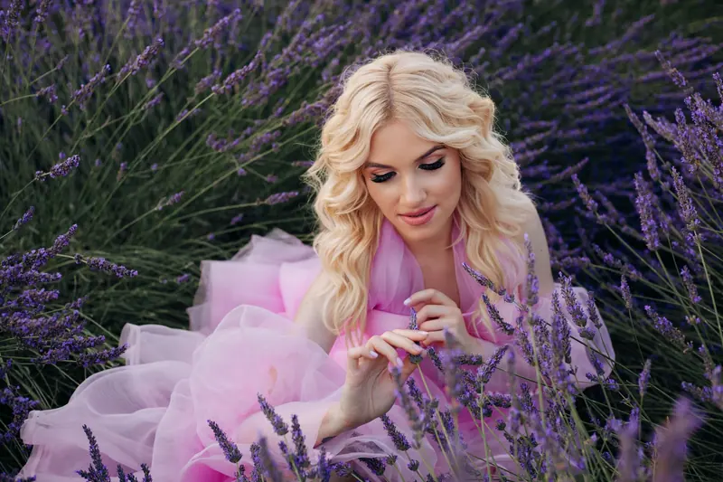 Blonde waves in a lavender field