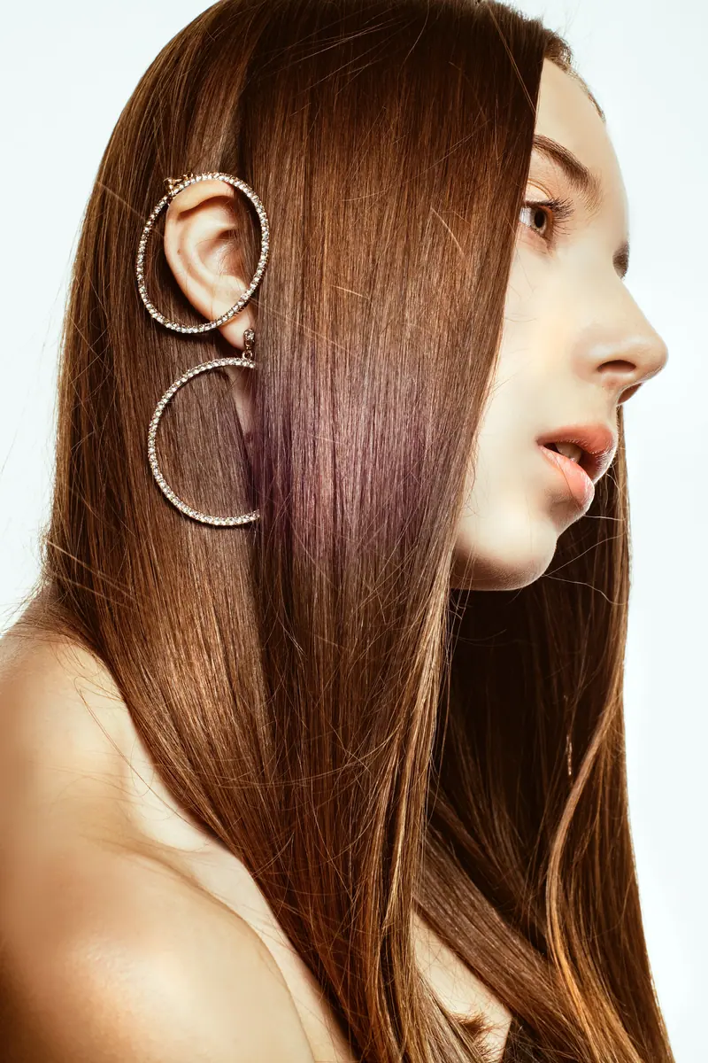 Sleek, poker-straight brunette lengths