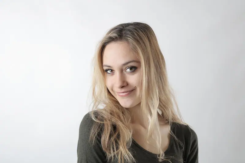 Ava Brennan, Senior colorist