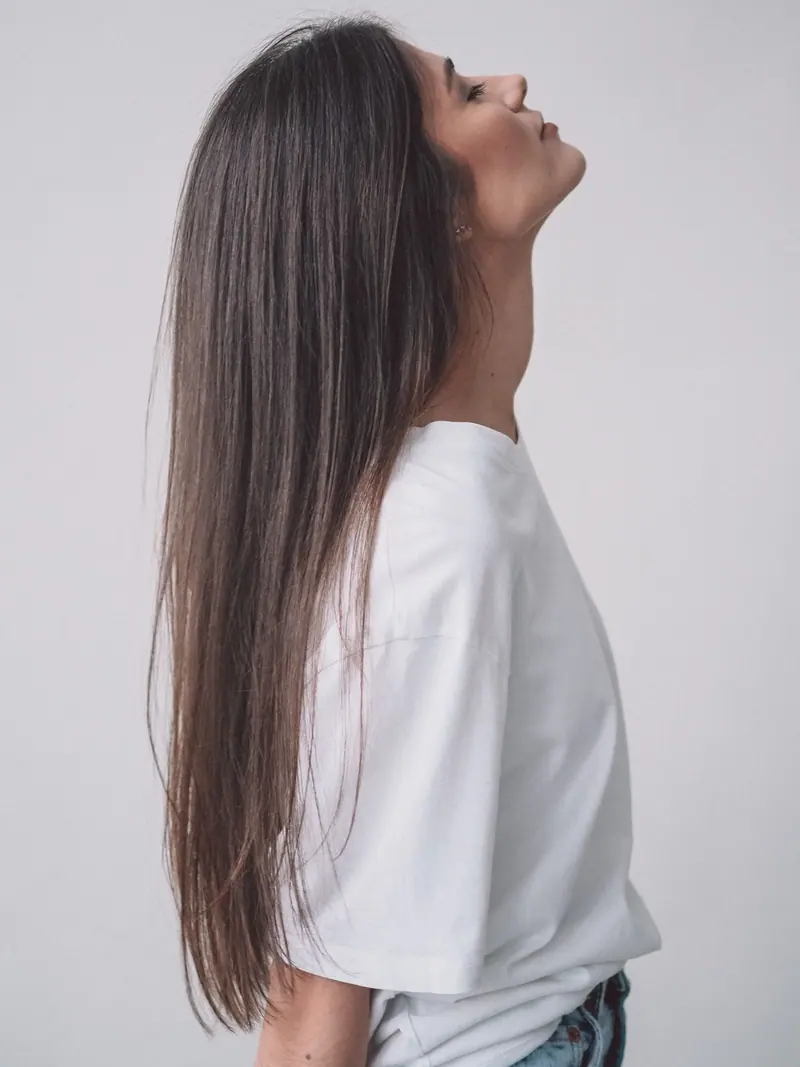 Very long hair in profile