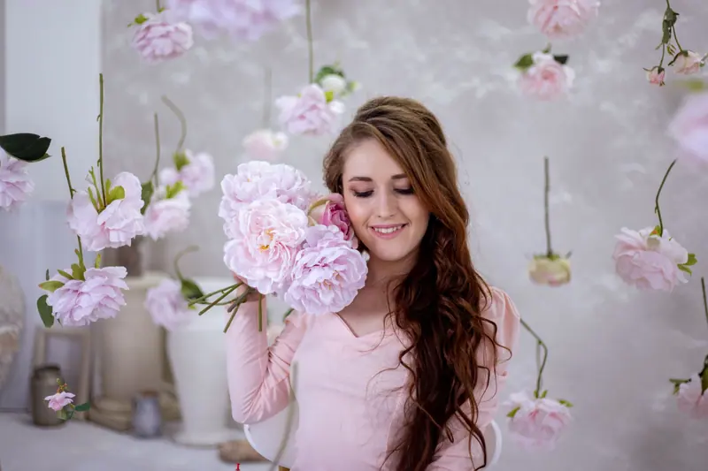 Long waves among pale pink blooms