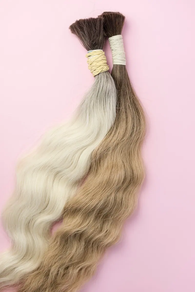 Ombré wavy bundle on a pink backdrop