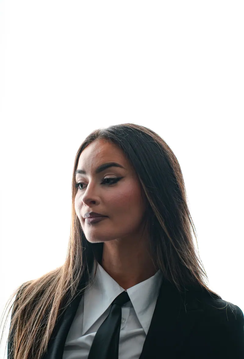 Long sleek lengths with a white collar