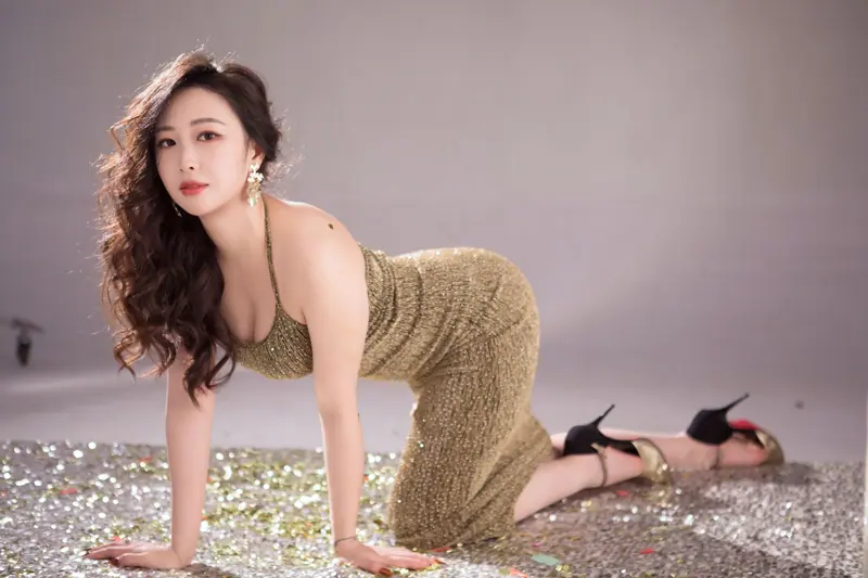 Long dark waves and a gold sequin dress