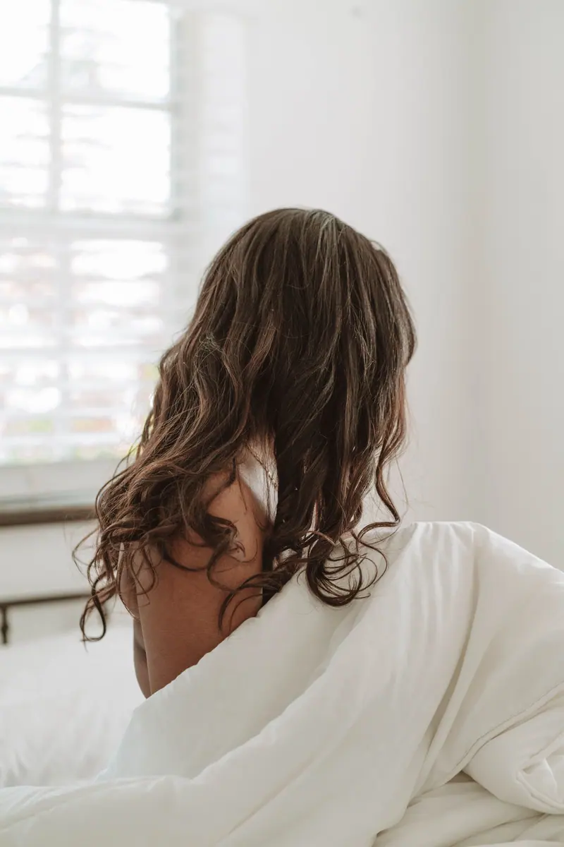 Soft waves from behind on white linen