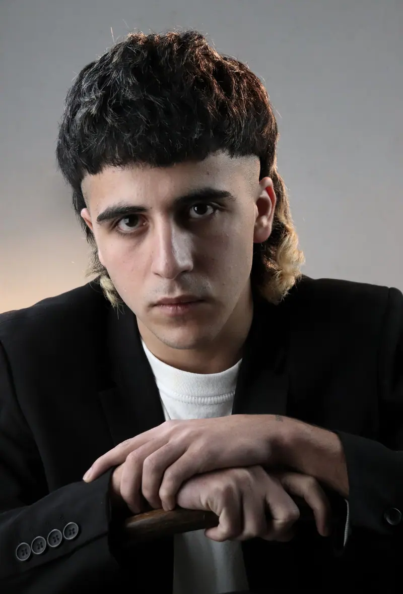 Textured mullet with a short fringe