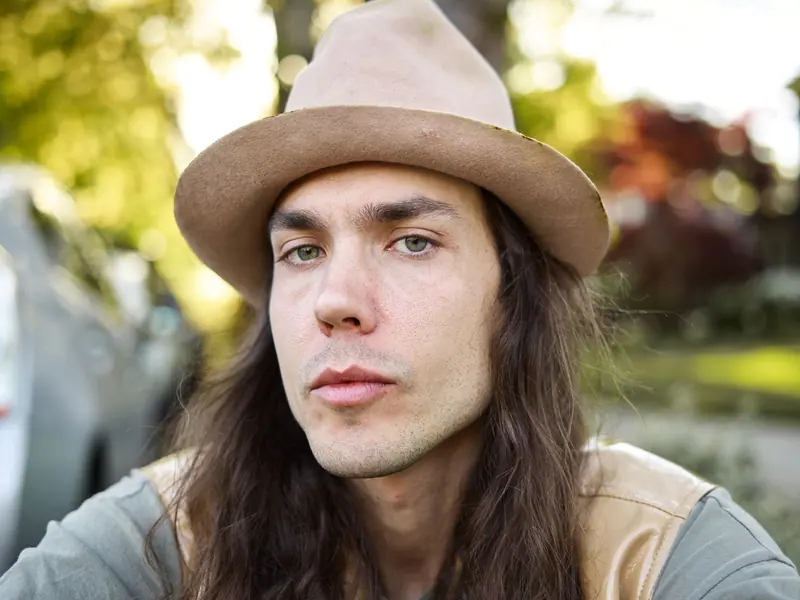 Long hair under a felt hat