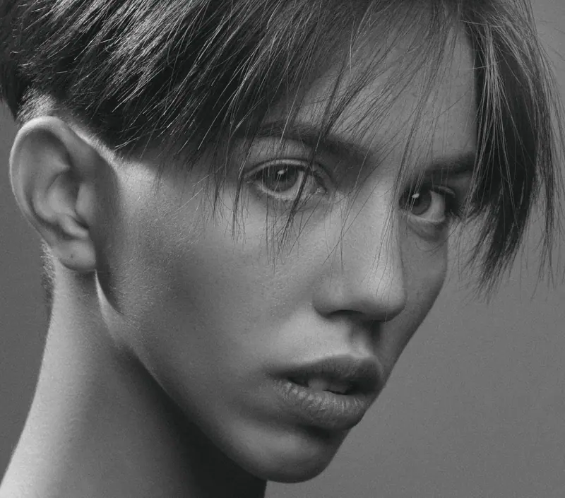 Black-and-white close crop