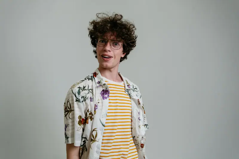 Curly top and round glasses
