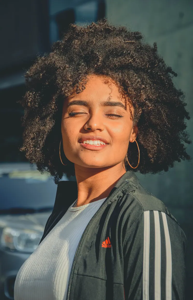 Nia Holloway, Scalp specialist
