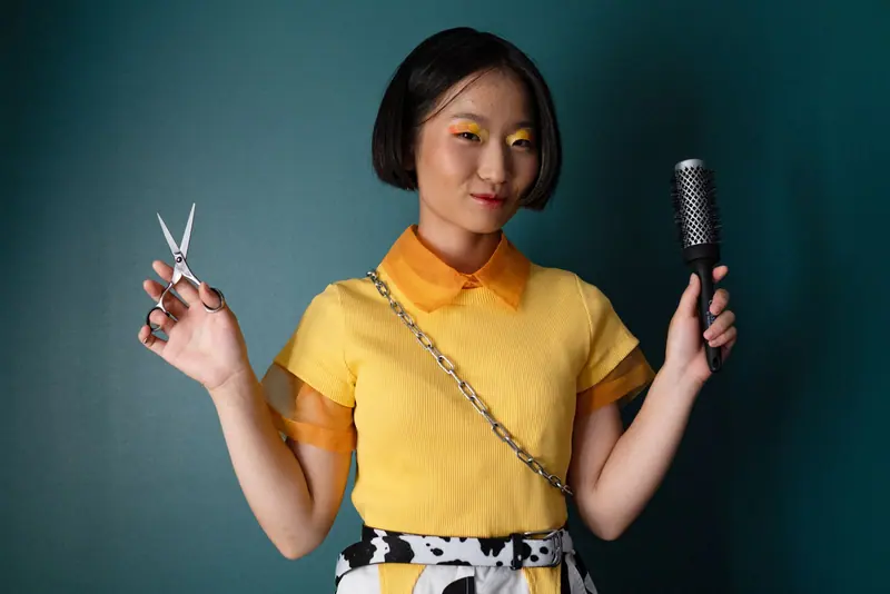 Hana Mori, Gloss & soft-color specialist
