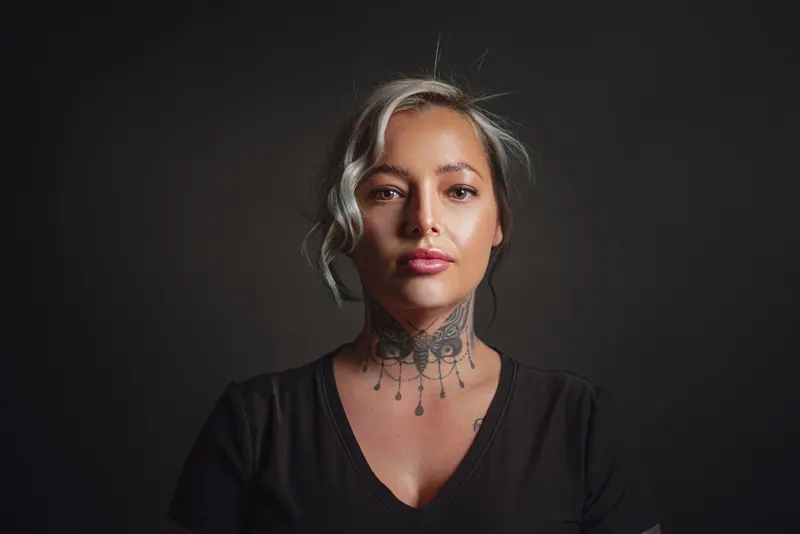 Wren Halloway, Silver & gray-blending colorist