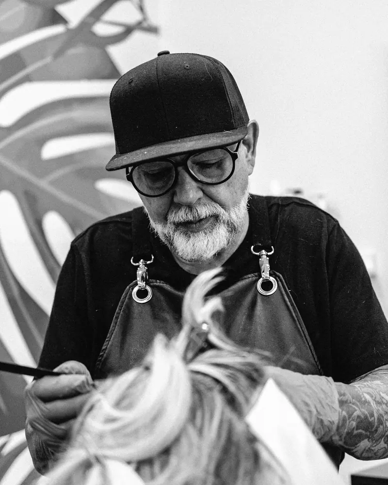 Gus Delacroix, Blonding & gray colorist