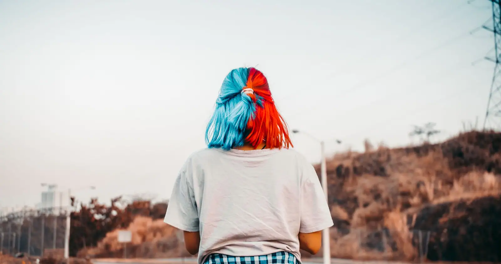 A client from behind with a color-blocked bob in cobalt blue and tangerine