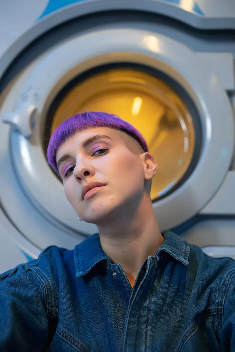 Rowan Volk, Undercut & short-cut specialist