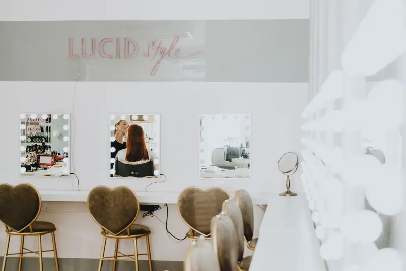 Heart-shaped chairs and mirrors