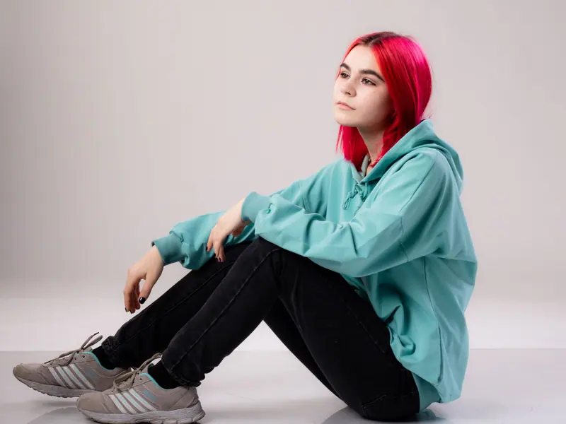 Raspberry-red lob and a teal hoodie