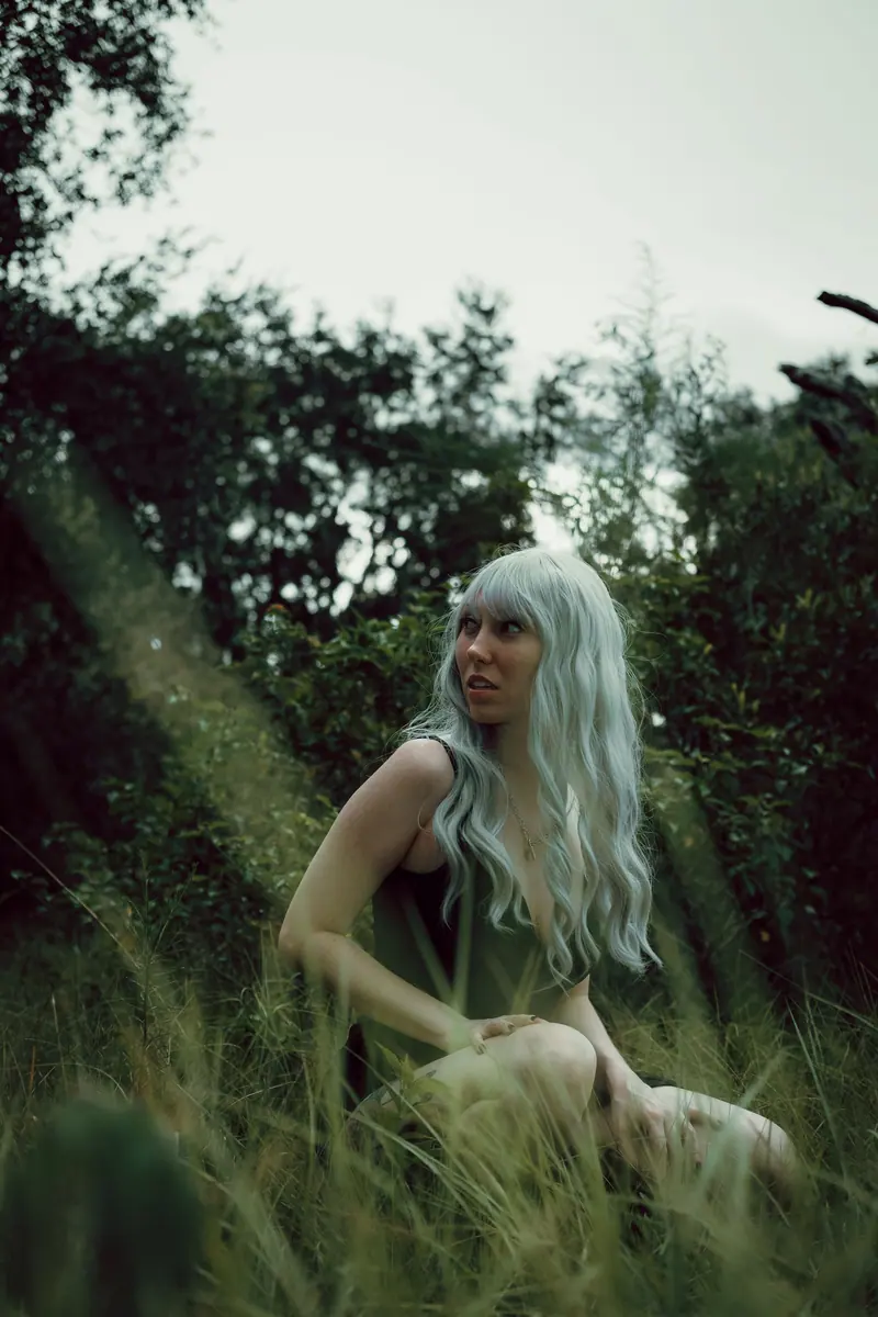 Pale mint hair in long grass