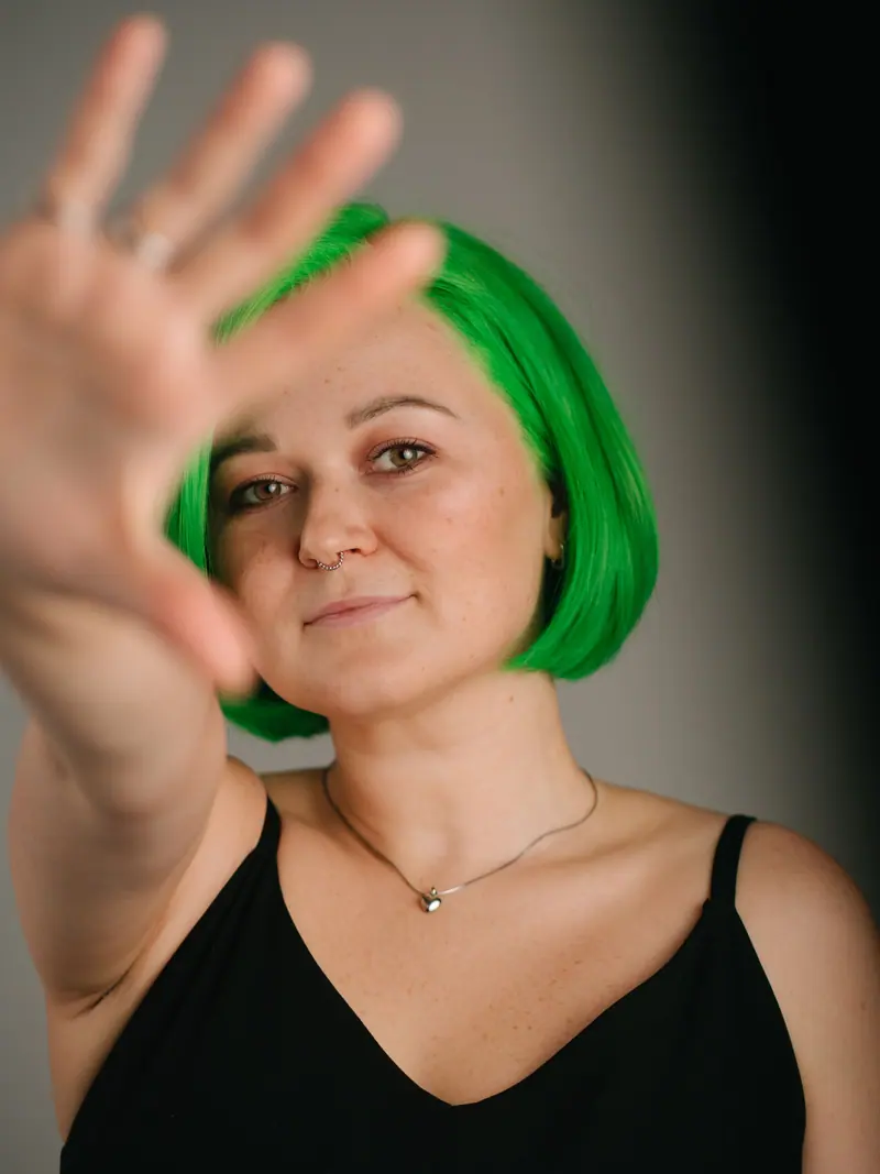 Green bob and a playful wave
