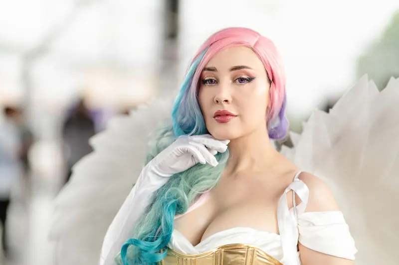 Pastel rainbow waves in pink, mint and lilac