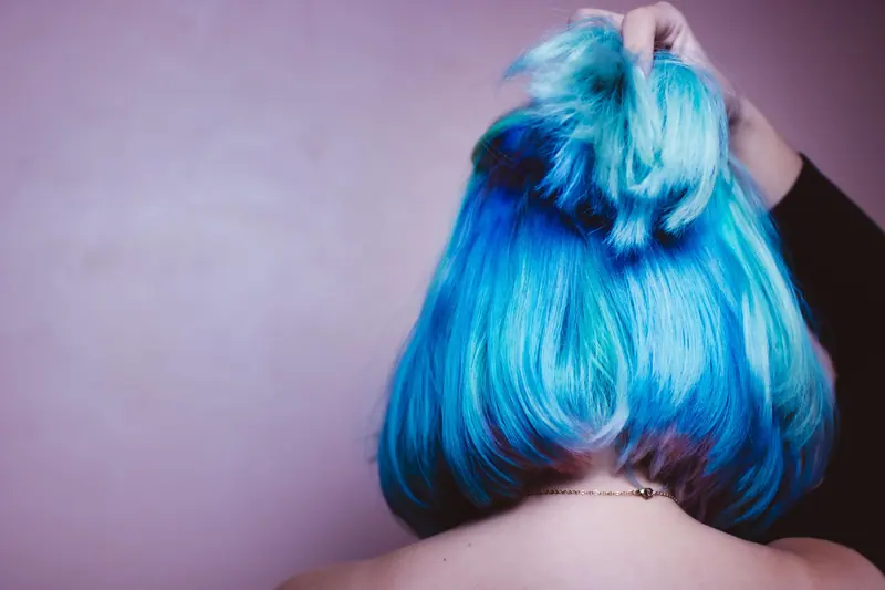 Glossy turquoise and cobalt bob, seen from behind